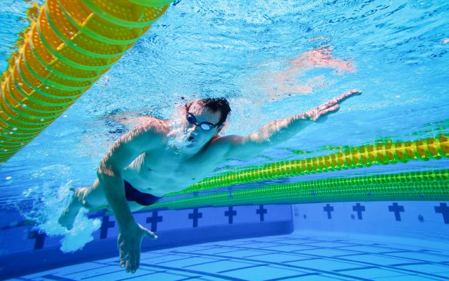 तैराकी के लाभ: स्वस्थ फेफड़ों और दिल