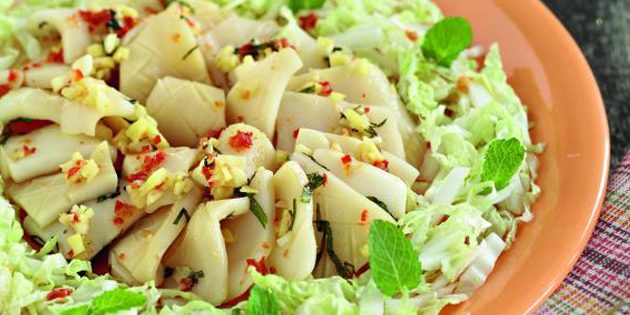 Thai saláta tintahalral