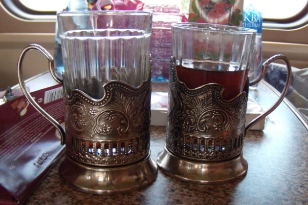 कप धारकों के साथ चश्मा