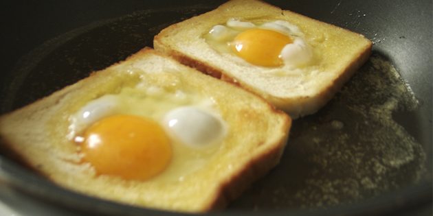 快餐食谱：面包煎鸡蛋
