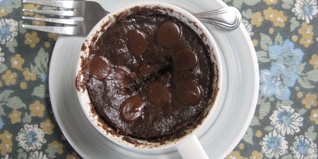 recepti za brze hrane: čokoladni kolač u šalici