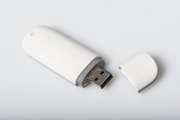 Utilisez USB OTG: connectez le modem 3G / LTE