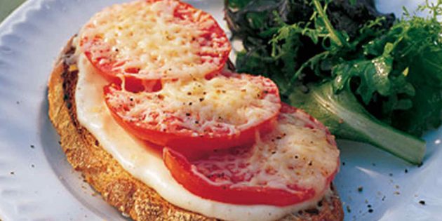 Opskrift på varme sandwich med tomater og ostesauce