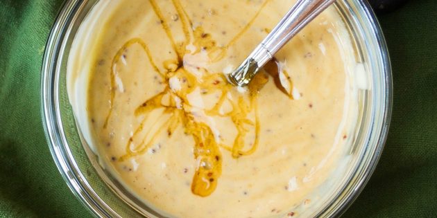 Cómo reemplazar la mayonesa en ensaladas: Crema agria con mostaza