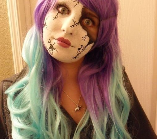 Make-up za Halloween. Slomljena lutka