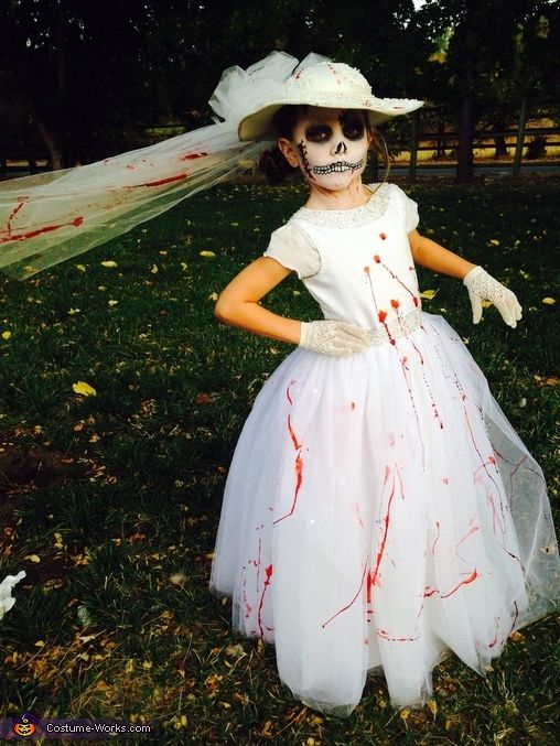 Pukuja Halloweenille. Corpse Bride