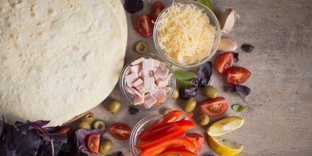 pizza with tortilla: ingredients