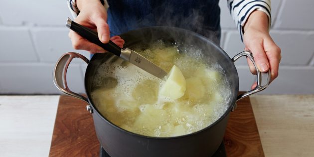 Cómo cocinar patatas peladas