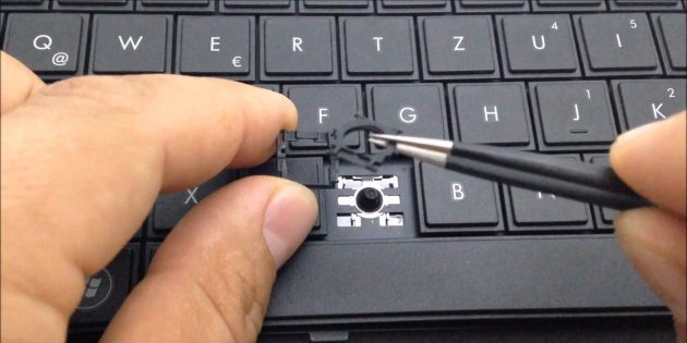 Jak vyčistit klávesnici: vyjmutí klíče