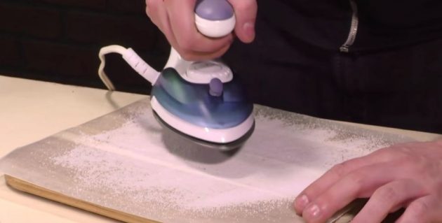 Πώς να καθαρίσετε το σίδερο από τις αποθέσεις άνθρακα με αλάτι