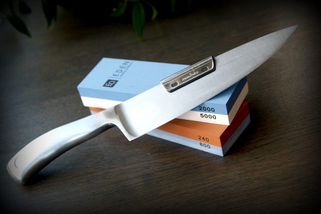 كيفية شحذ السكاكين بشكل صحيح مع شريط