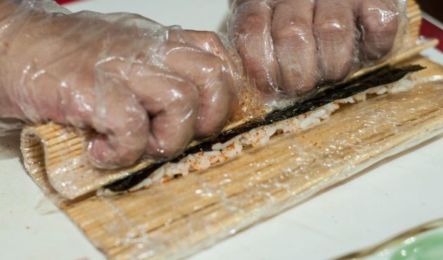 Wie man Sushi zubereitet: Uromaki