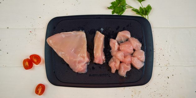 Киш с пиле и гъби: нарязайте филето с пилешко месо