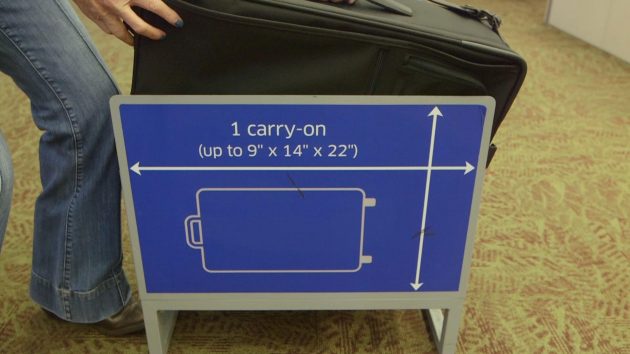 飞机上手提行李的大小：框架