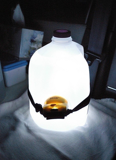 מנורה מתוך פנס ובקבוק פלסטיק