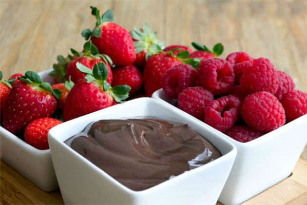 Cómo organizar una cena romántica: yogur griego de chocolate