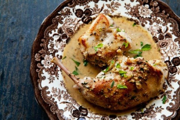 Qué cocinar para una cena romántica: conejo en salsa cremosa de mostaza