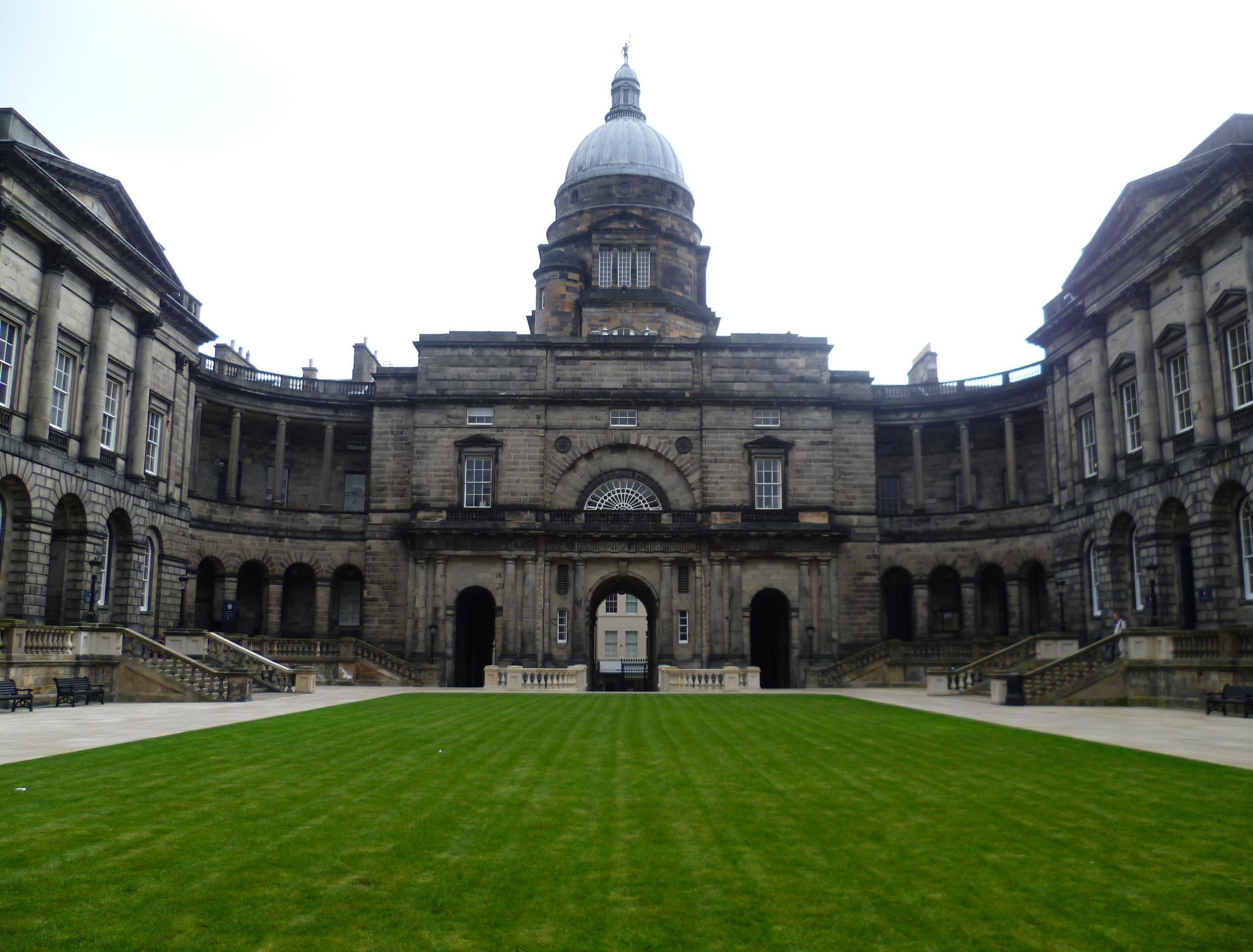 Университет в Единбург